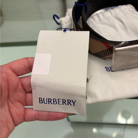 Authentic Burberry Leather Check Reversible Belt with Silver Buckle-Size 70 - Picture 6 of 8